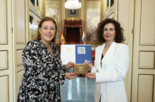Fotografía La presidenta del Parlamento de Canarias recibe los presupuestos de Canarias para 2024 