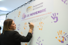 Fotografía El Parlamento de Canarias muestra su compromiso unánime por la eliminación de la violencia contra las mujeres 