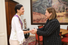 Fotografía La presidenta del Parlamento de Canarias recibe a la Reina del Hogar Canario Venezolano de Caracas