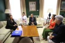 Fotografía La presidenta del Parlamento de Canarias recibe a la Reina del Hogar Canario Venezolano de Caracas 