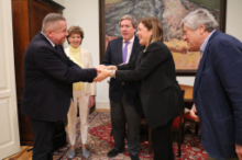 Fotografía La presidenta del Parlamento canario recibe a una delegación de eurodiputados