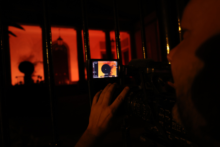 Fotografía El Parlamento canario se ilumina de color naranja por el Día de la Salud Mental 