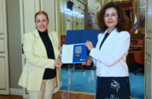 Fotografía La presidenta del Parlamento de Canarias recibe los presupuestos de Canarias para 2025 
