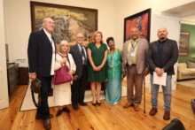 Fotografía Astrid Pérez recibe a los representantes de la Asociación Tocororo 