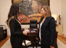 Fotografía La presidenta recibe a la Reina del Hogar Canario Venezolano y reconoce la labor de Trino Garriga como  precursor de esta tradición