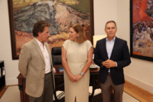 Fotografía La presidenta del Parlamento recibe al Cónsul Honorario de Chile en Santa Cruz de Tenerife 
