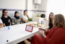 Fotografía Astrid Pérez reconoce la labor del Proyecto Canguro como un ejemplo de atención integral a madres de niños en situación de riesgo 