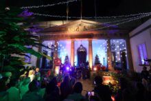 Fotografía El Parlamento de Canarias inaugura la Navidad con su encendido oficial 