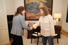 Fotografía Astrid Pérez recibe a la embajadora de Francia en España
