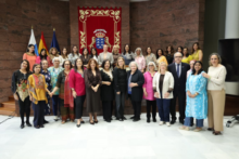 Fotografía La antología “Ishwari” reúne en el Parlamento de Canarias las voces literarias de 79 mujeres hindúes 
