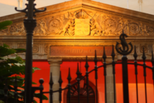 Fotografía El Parlamento se ilumina de color rojo por la hemofilia 