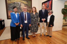 Fotografía La presidenta del Parlamento recibe al embajador de Cuba en España 