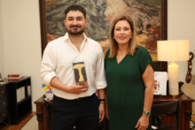 Fotografía Astrid Pérez recibe al neurocirujano palmero Jesús Martín-Fernández 