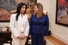 Fotografía La presidenta del Parlamento de Canarias recibe a la embajadora de Turquía en España en un encuentro institucional 