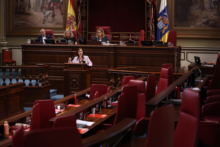Fotografía El Parlamento de Canarias aprueba el dictamen final de la comisión de investigación sobre la contratación de material sanitario durante la pandemia 