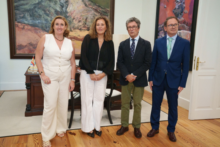 Fotografía Astrid Pérez recibe en el Parlamento a una delegación del Real Club Náutico de Tenerife con motivo de su 125.º aniversario