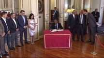 Visita del Primer Ministro del Gobierno de la República de Cabo Verde, Excmo. Sr. D. Ulisses Correia e Silva: Firma en el Libro de Honor